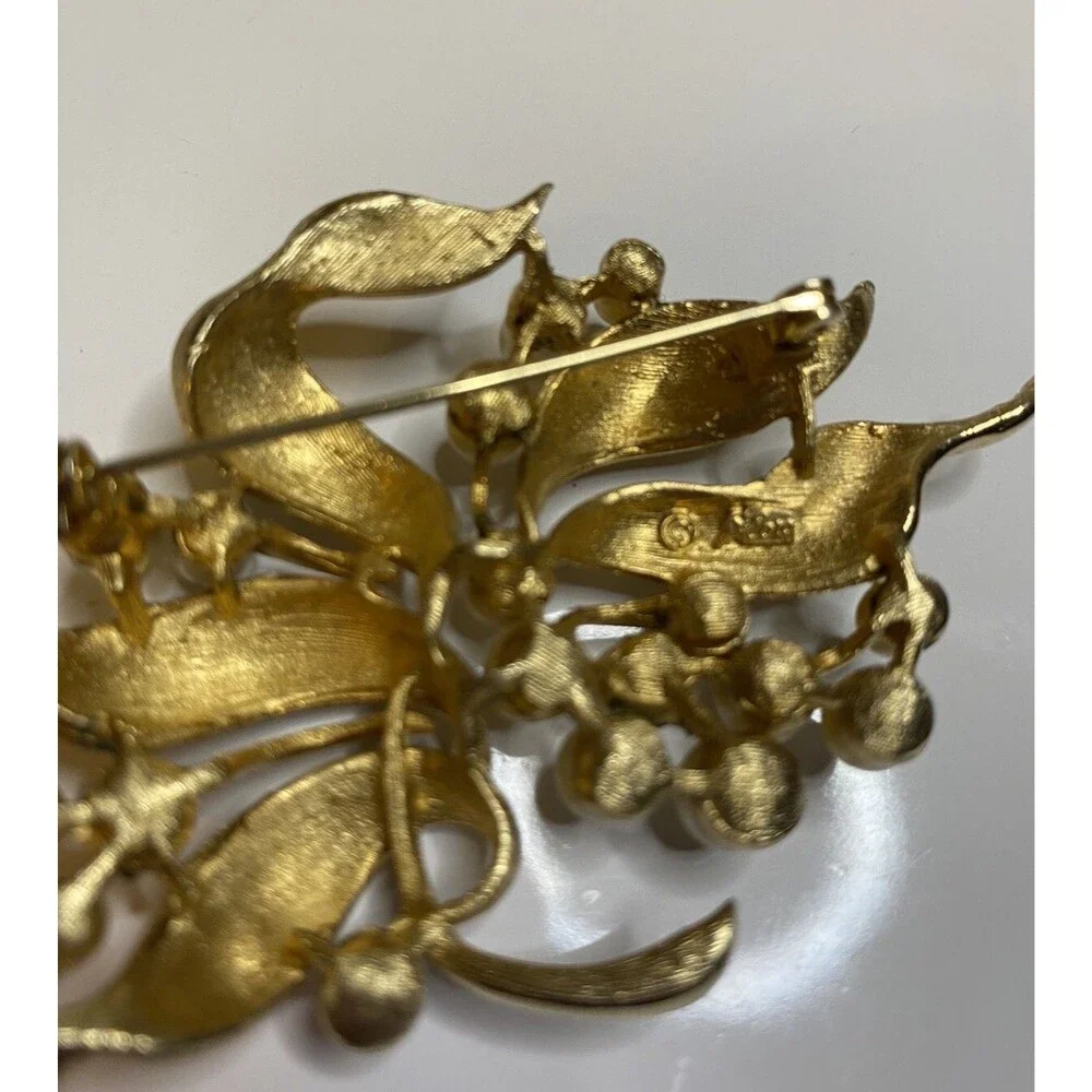 Vintage Signed CORO Goldtone Leaf Brooch with Faux Pearls